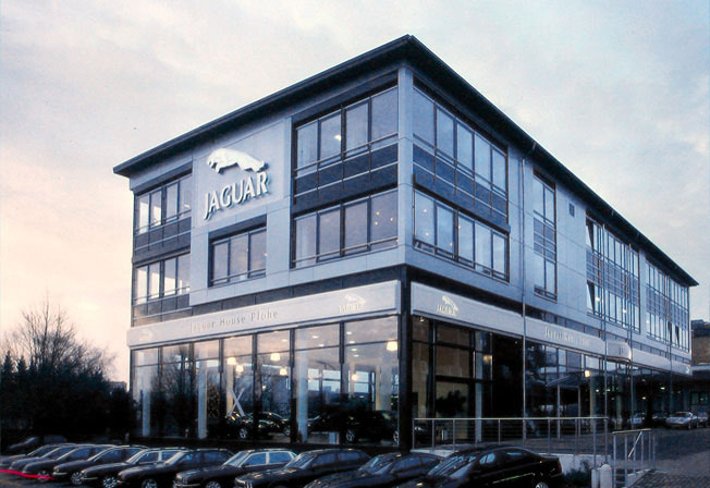 Autohaus Jaguar / Aussenansicht 1